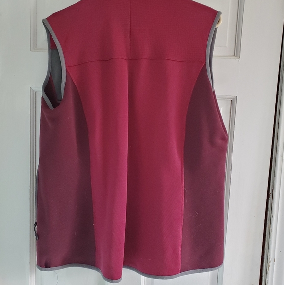 Maroon soft shell vest - Picture 2 of 3